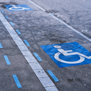 Acessibilidade: vagas de garagem para PCD e idosos