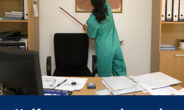 Condomínio deve indenizar empregado atingido por ovo arremessado de sacada