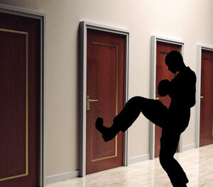 O síndico pode entrar ou permitir a entrada na unidade privativa sem a autorização do proprietário?