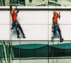 Trabalho em altura requer equipamentos próprios e vigilância