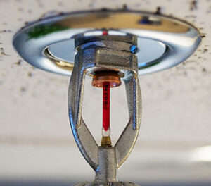 Sprinklers são aliados no combate a incêndios estruturais