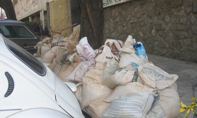 Síndico deve orientar descarte adequado de resíduos de obras