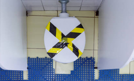 Entupimento de vasos sanitários pode comprometer tubulações do condomínio