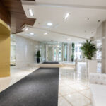 Hall é cartão de visitas do condomínio