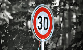 Abuso de velocidade deve ser coibido em vias internas do condomínio