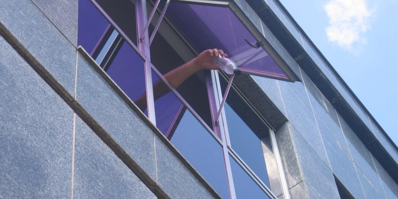 Quem é responsável pelo que cai das janelas dos condomínios?