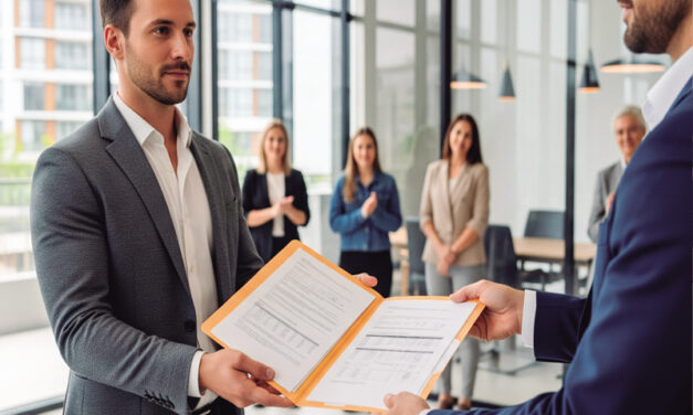 Quais os princípios que devem nortear a troca de cargo do síndico?