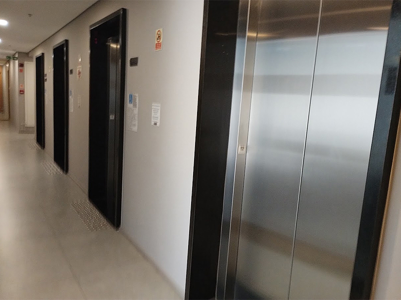 Elevadores: uso responsável e manutenções periódicas