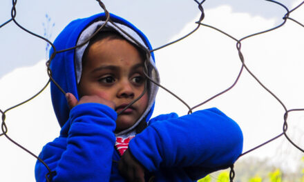 Criança desacompanhada em áreas comuns de condomínios pode gerar multa de até 20 salários