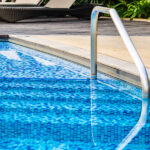 Água segura mesmo em piscinas com alto fluxo de pessoas