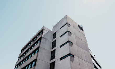 Concreto autocicatrizante: reparo de rachaduras e reforço estrutural em condomínios