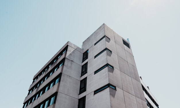 Concreto autocicatrizante: reparo de rachaduras e reforço estrutural em condomínios